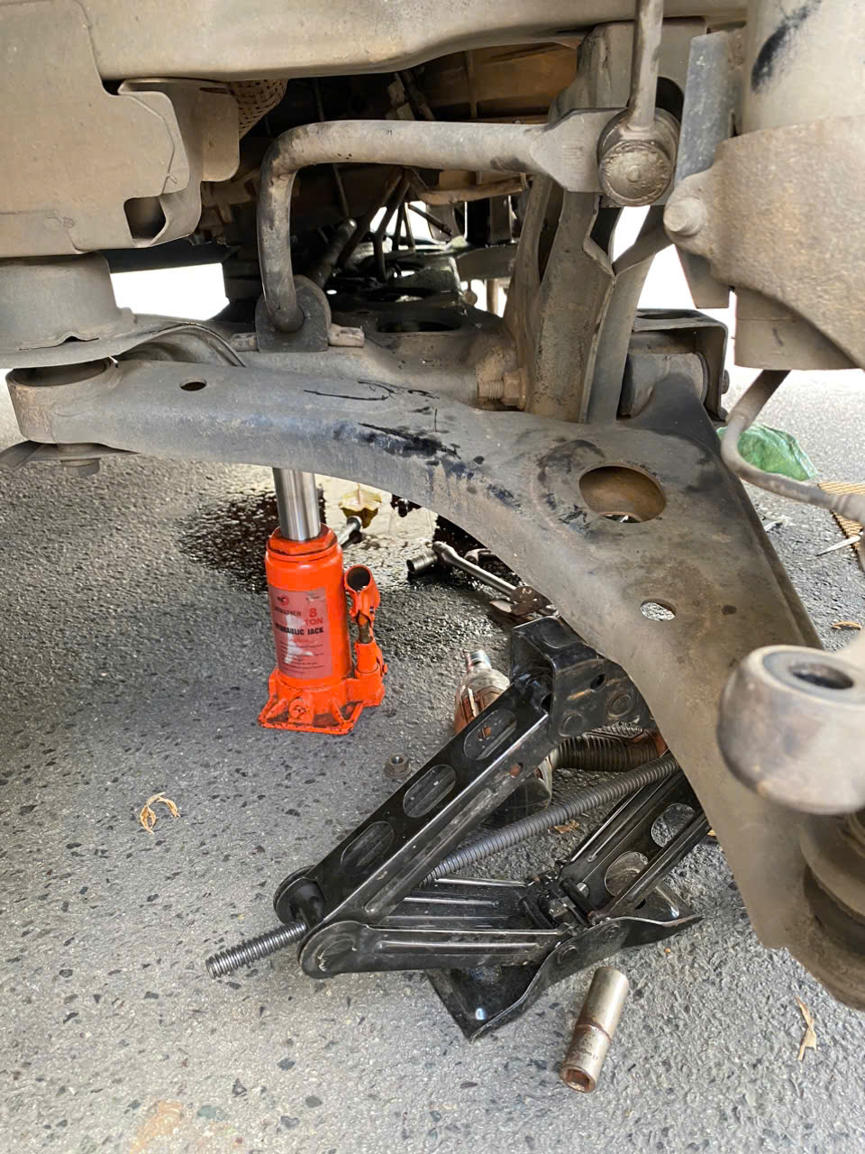 Sửa động cơ ô tô rò rỉ nhớt